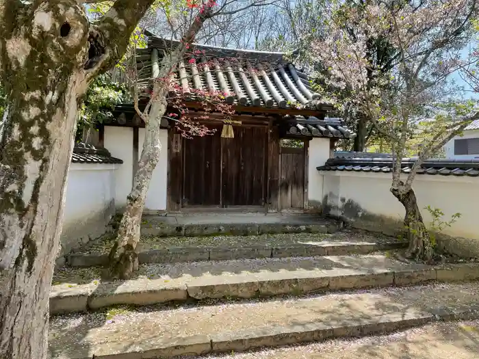 安養院の山門