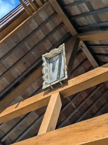 神山稲荷神社の{uncategorized: "未分類", other: "その他", undefined: "問題あり", building: "その他建物", grave: "お墓", sacred_gate: "鳥居", guardian: "狛犬", statue: "像", buddha: "仏像", history: "歴史", nature: "自然", garden: "庭園", animal: "動物", pagoda: "塔", temizu: "手水舎", mountain_gate: "山門・神門", sanctuary: "本殿・本堂", subordinate: "末社・摂社", art: "芸術", scenery: "景色", jizo: "地蔵", ema: "絵馬", goshuin: "御朱印", omikuji: "おみくじ", items: "授与品その他", amulet: "お守り", goshuincho: "御朱印帳", eats: "食事", festival: "お祭り", votive_dance: "神楽", shichigosan: "七五三参", wedding: "結婚式", experience: "体験その他", initially: "初詣", around: "周辺", anti_infection: "感染症対策"}