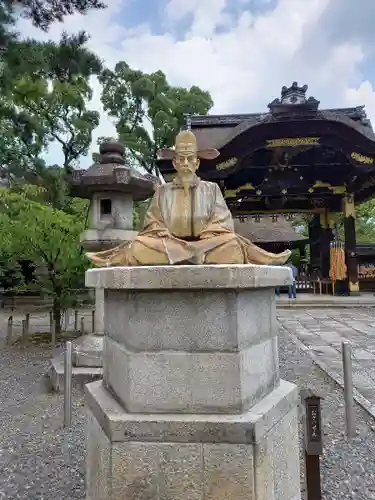 豊国神社の像