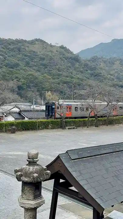 陶山神社の{uncategorized: "未分類", other: "その他", undefined: "問題あり", building: "その他建物", grave: "お墓", sacred_gate: "鳥居", guardian: "狛犬", statue: "像", buddha: "仏像", history: "歴史", nature: "自然", garden: "庭園", animal: "動物", pagoda: "塔", temizu: "手水舎", mountain_gate: "山門・神門", sanctuary: "本殿・本堂", subordinate: "末社・摂社", art: "芸術", scenery: "景色", jizo: "地蔵", ema: "絵馬", goshuin: "御朱印", omikuji: "おみくじ", items: "授与品その他", amulet: "お守り", goshuincho: "御朱印帳", eats: "食事", festival: "お祭り", votive_dance: "神楽", shichigosan: "七五三参", wedding: "結婚式", experience: "体験その他", initially: "初詣", around: "周辺", anti_infection: "感染症対策"}