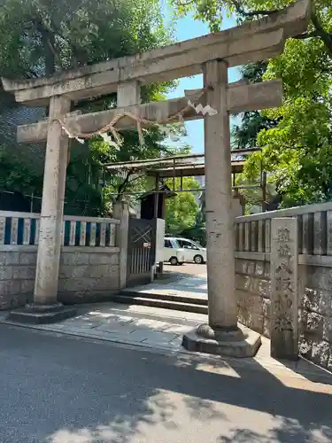 難波八阪神社の鳥居