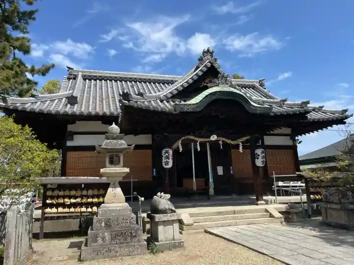 菅原天満宮(菅原神社)の{uncategorized: "未分類", other: "その他", undefined: "問題あり", building: "その他建物", grave: "お墓", sacred_gate: "鳥居", guardian: "狛犬", statue: "像", buddha: "仏像", history: "歴史", nature: "自然", garden: "庭園", animal: "動物", pagoda: "塔", temizu: "手水舎", mountain_gate: "山門・神門", sanctuary: "本殿・本堂", subordinate: "末社・摂社", art: "芸術", scenery: "景色", jizo: "地蔵", ema: "絵馬", goshuin: "御朱印", omikuji: "おみくじ", items: "授与品その他", amulet: "お守り", goshuincho: "御朱印帳", eats: "食事", festival: "お祭り", votive_dance: "神楽", shichigosan: "七五三参", wedding: "結婚式", experience: "体験その他", initially: "初詣", around: "周辺", anti_infection: "感染症対策"}