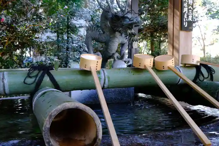 大和神社の手水舎