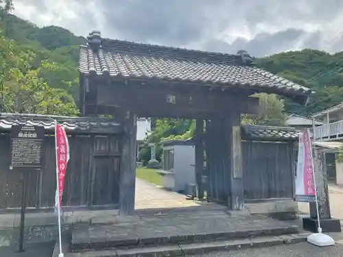 願成就院の山門