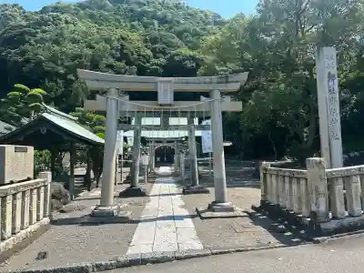 那閉神社の{uncategorized: "未分類", other: "その他", undefined: "問題あり", building: "その他建物", grave: "お墓", sacred_gate: "鳥居", guardian: "狛犬", statue: "像", buddha: "仏像", history: "歴史", nature: "自然", garden: "庭園", animal: "動物", pagoda: "塔", temizu: "手水舎", mountain_gate: "山門・神門", sanctuary: "本殿・本堂", subordinate: "末社・摂社", art: "芸術", scenery: "景色", jizo: "地蔵", ema: "絵馬", goshuin: "御朱印", omikuji: "おみくじ", items: "授与品その他", amulet: "お守り", goshuincho: "御朱印帳", eats: "食事", festival: "お祭り", votive_dance: "神楽", shichigosan: "七五三参", wedding: "結婚式", experience: "体験その他", initially: "初詣", around: "周辺", anti_infection: "感染症対策"}