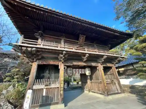 霊山寺の山門