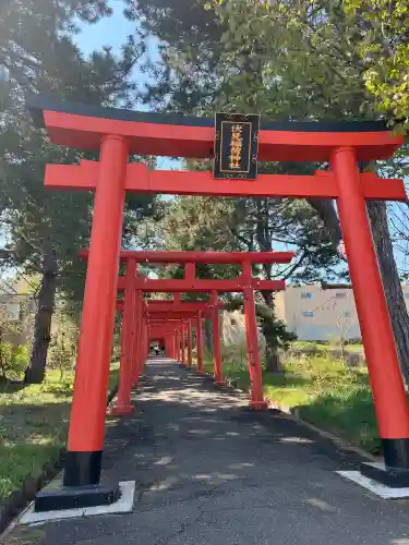 札幌伏見稲荷神社の{uncategorized: "未分類", other: "その他", undefined: "問題あり", building: "その他建物", grave: "お墓", sacred_gate: "鳥居", guardian: "狛犬", statue: "像", buddha: "仏像", history: "歴史", nature: "自然", garden: "庭園", animal: "動物", pagoda: "塔", temizu: "手水舎", mountain_gate: "山門・神門", sanctuary: "本殿・本堂", subordinate: "末社・摂社", art: "芸術", scenery: "景色", jizo: "地蔵", ema: "絵馬", goshuin: "御朱印", omikuji: "おみくじ", items: "授与品その他", amulet: "お守り", goshuincho: "御朱印帳", eats: "食事", festival: "お祭り", votive_dance: "神楽", shichigosan: "七五三参", wedding: "結婚式", experience: "体験その他", initially: "初詣", around: "周辺", anti_infection: "感染症対策"}