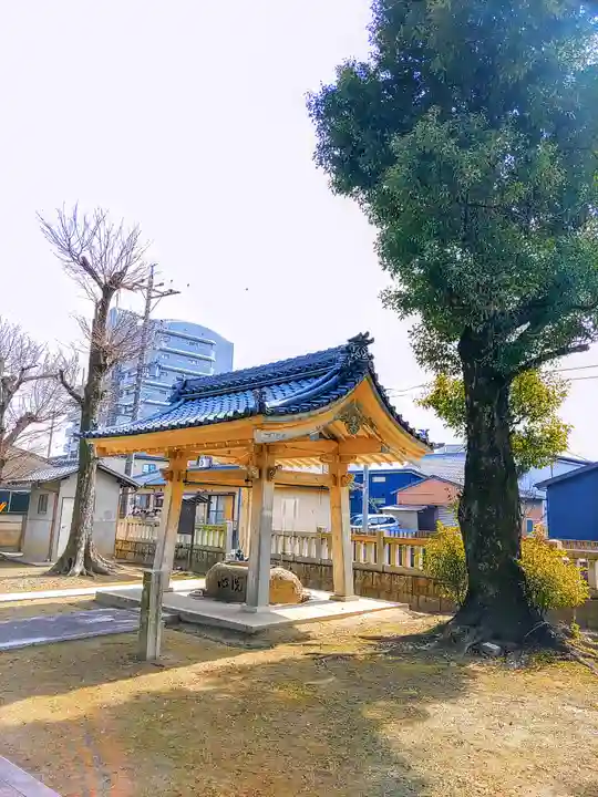六所社・神明社(平島)の手水舎