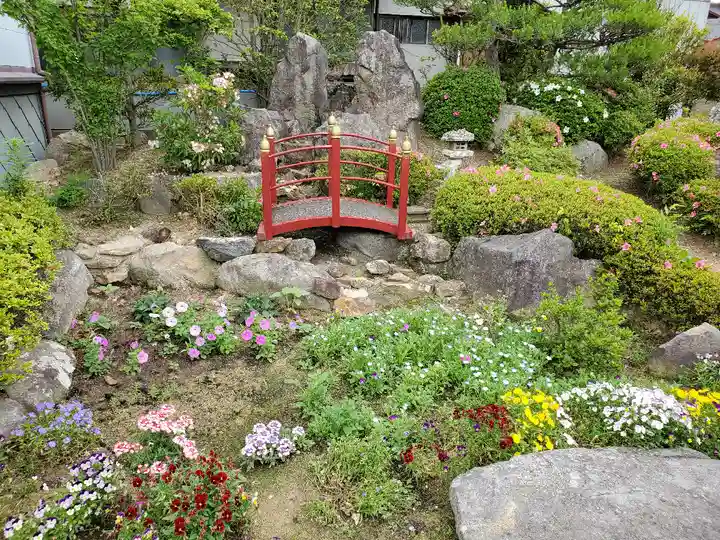 大鏑神社の庭園