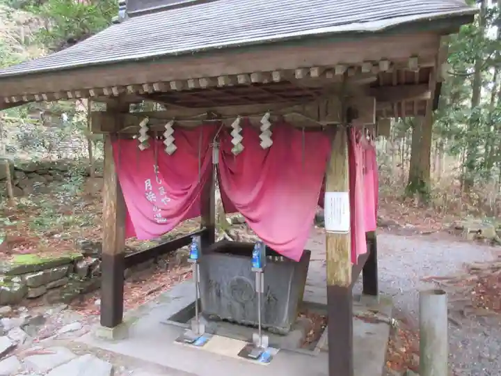 花園神社の手水舎