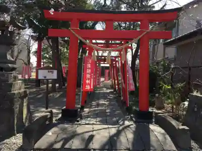 於菊稲荷神社の鳥居