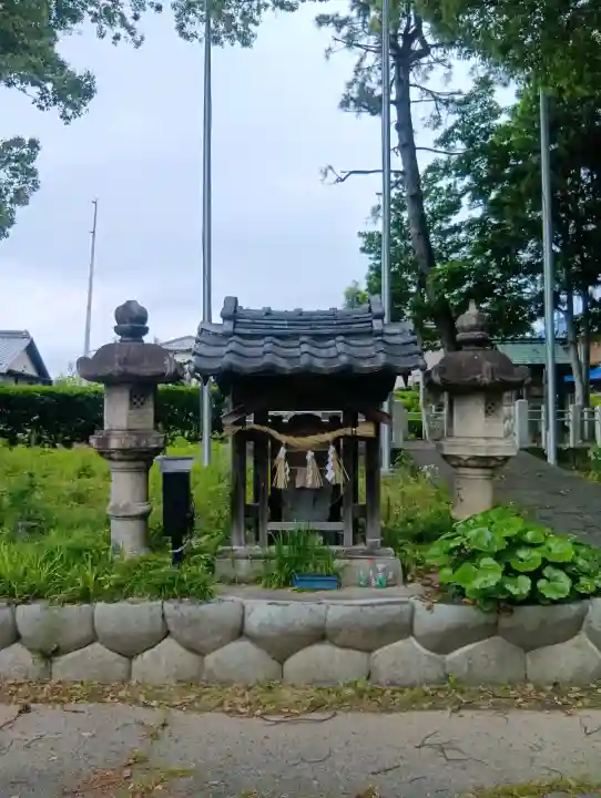 高桑八幡神社の{uncategorized: "未分類", other: "その他", undefined: "問題あり", building: "その他建物", grave: "お墓", sacred_gate: "鳥居", guardian: "狛犬", statue: "像", buddha: "仏像", history: "歴史", nature: "自然", garden: "庭園", animal: "動物", pagoda: "塔", temizu: "手水舎", mountain_gate: "山門・神門", sanctuary: "本殿・本堂", subordinate: "末社・摂社", art: "芸術", scenery: "景色", jizo: "地蔵", ema: "絵馬", goshuin: "御朱印", omikuji: "おみくじ", items: "授与品その他", amulet: "お守り", goshuincho: "御朱印帳", eats: "食事", festival: "お祭り", votive_dance: "神楽", shichigosan: "七五三参", wedding: "結婚式", experience: "体験その他", initially: "初詣", around: "周辺", anti_infection: "感染症対策"}