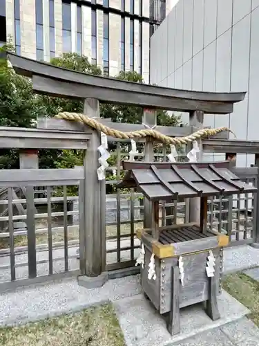 ギンザコマツ三輪神社の鳥居