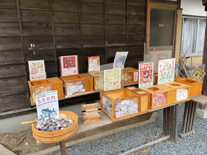 四倉諏訪神社の{uncategorized: "未分類", other: "その他", undefined: "問題あり", building: "その他建物", grave: "お墓", sacred_gate: "鳥居", guardian: "狛犬", statue: "像", buddha: "仏像", history: "歴史", nature: "自然", garden: "庭園", animal: "動物", pagoda: "塔", temizu: "手水舎", mountain_gate: "山門・神門", sanctuary: "本殿・本堂", subordinate: "末社・摂社", art: "芸術", scenery: "景色", jizo: "地蔵", ema: "絵馬", goshuin: "御朱印", omikuji: "おみくじ", items: "授与品その他", amulet: "お守り", goshuincho: "御朱印帳", eats: "食事", festival: "お祭り", votive_dance: "神楽", shichigosan: "七五三参", wedding: "結婚式", experience: "体験その他", initially: "初詣", around: "周辺", anti_infection: "感染症対策"}