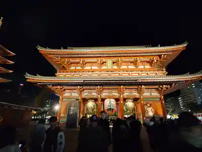 浅草寺の山門・神門