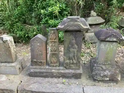 御滝神社の{uncategorized: "未分類", other: "その他", undefined: "問題あり", building: "その他建物", grave: "お墓", sacred_gate: "鳥居", guardian: "狛犬", statue: "像", buddha: "仏像", history: "歴史", nature: "自然", garden: "庭園", animal: "動物", pagoda: "塔", temizu: "手水舎", mountain_gate: "山門・神門", sanctuary: "本殿・本堂", subordinate: "末社・摂社", art: "芸術", scenery: "景色", jizo: "地蔵", ema: "絵馬", goshuin: "御朱印", omikuji: "おみくじ", items: "授与品その他", amulet: "お守り", goshuincho: "御朱印帳", eats: "食事", festival: "お祭り", votive_dance: "神楽", shichigosan: "七五三参", wedding: "結婚式", experience: "体験その他", initially: "初詣", around: "周辺", anti_infection: "感染症対策"}