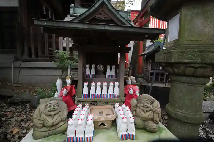 馬橋稲荷神社の末社・摂社