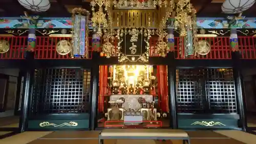 行基寺の本殿