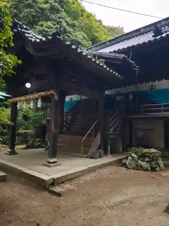 金刀比羅神社の{uncategorized: "未分類", other: "その他", undefined: "問題あり", building: "その他建物", grave: "お墓", sacred_gate: "鳥居", guardian: "狛犬", statue: "像", buddha: "仏像", history: "歴史", nature: "自然", garden: "庭園", animal: "動物", pagoda: "塔", temizu: "手水舎", mountain_gate: "山門・神門", sanctuary: "本殿・本堂", subordinate: "末社・摂社", art: "芸術", scenery: "景色", jizo: "地蔵", ema: "絵馬", goshuin: "御朱印", omikuji: "おみくじ", items: "授与品その他", amulet: "お守り", goshuincho: "御朱印帳", eats: "食事", festival: "お祭り", votive_dance: "神楽", shichigosan: "七五三参", wedding: "結婚式", experience: "体験その他", initially: "初詣", around: "周辺", anti_infection: "感染症対策"}