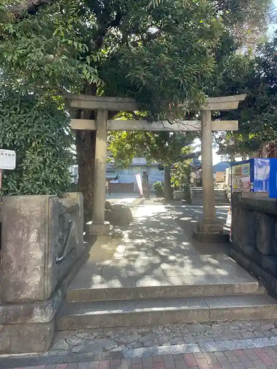 大鳥神社の{uncategorized: "未分類", other: "その他", undefined: "問題あり", building: "その他建物", grave: "お墓", sacred_gate: "鳥居", guardian: "狛犬", statue: "像", buddha: "仏像", history: "歴史", nature: "自然", garden: "庭園", animal: "動物", pagoda: "塔", temizu: "手水舎", mountain_gate: "山門・神門", sanctuary: "本殿・本堂", subordinate: "末社・摂社", art: "芸術", scenery: "景色", jizo: "地蔵", ema: "絵馬", goshuin: "御朱印", omikuji: "おみくじ", items: "授与品その他", amulet: "お守り", goshuincho: "御朱印帳", eats: "食事", festival: "お祭り", votive_dance: "神楽", shichigosan: "七五三参", wedding: "結婚式", experience: "体験その他", initially: "初詣", around: "周辺", anti_infection: "感染症対策"}
