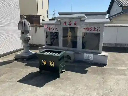 前橋厄除大師 蓮花院の{uncategorized: "未分類", other: "その他", undefined: "問題あり", building: "その他建物", grave: "お墓", sacred_gate: "鳥居", guardian: "狛犬", statue: "像", buddha: "仏像", history: "歴史", nature: "自然", garden: "庭園", animal: "動物", pagoda: "塔", temizu: "手水舎", mountain_gate: "山門・神門", sanctuary: "本殿・本堂", subordinate: "末社・摂社", art: "芸術", scenery: "景色", jizo: "地蔵", ema: "絵馬", goshuin: "御朱印", omikuji: "おみくじ", items: "授与品その他", amulet: "お守り", goshuincho: "御朱印帳", eats: "食事", festival: "お祭り", votive_dance: "神楽", shichigosan: "七五三参", wedding: "結婚式", experience: "体験その他", initially: "初詣", around: "周辺", anti_infection: "感染症対策"}