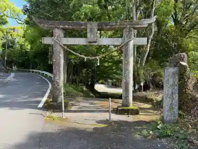 紫尾神社の{uncategorized: "未分類", other: "その他", undefined: "問題あり", building: "その他建物", grave: "お墓", sacred_gate: "鳥居", guardian: "狛犬", statue: "像", buddha: "仏像", history: "歴史", nature: "自然", garden: "庭園", animal: "動物", pagoda: "塔", temizu: "手水舎", mountain_gate: "山門・神門", sanctuary: "本殿・本堂", subordinate: "末社・摂社", art: "芸術", scenery: "景色", jizo: "地蔵", ema: "絵馬", goshuin: "御朱印", omikuji: "おみくじ", items: "授与品その他", amulet: "お守り", goshuincho: "御朱印帳", eats: "食事", festival: "お祭り", votive_dance: "神楽", shichigosan: "七五三参", wedding: "結婚式", experience: "体験その他", initially: "初詣", around: "周辺", anti_infection: "感染症対策"}