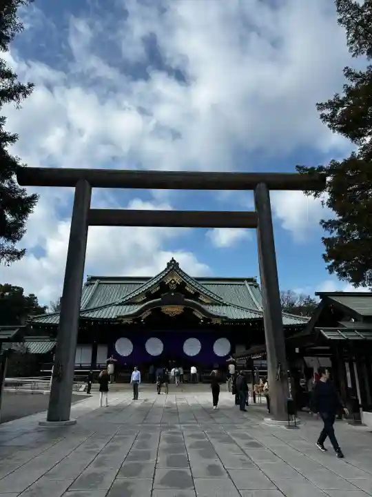 靖國神社の{uncategorized: "未分類", other: "その他", undefined: "問題あり", building: "その他建物", grave: "お墓", sacred_gate: "鳥居", guardian: "狛犬", statue: "像", buddha: "仏像", history: "歴史", nature: "自然", garden: "庭園", animal: "動物", pagoda: "塔", temizu: "手水舎", mountain_gate: "山門・神門", sanctuary: "本殿・本堂", subordinate: "末社・摂社", art: "芸術", scenery: "景色", jizo: "地蔵", ema: "絵馬", goshuin: "御朱印", omikuji: "おみくじ", items: "授与品その他", amulet: "お守り", goshuincho: "御朱印帳", eats: "食事", festival: "お祭り", votive_dance: "神楽", shichigosan: "七五三参", wedding: "結婚式", experience: "体験その他", initially: "初詣", around: "周辺", anti_infection: "感染症対策"}