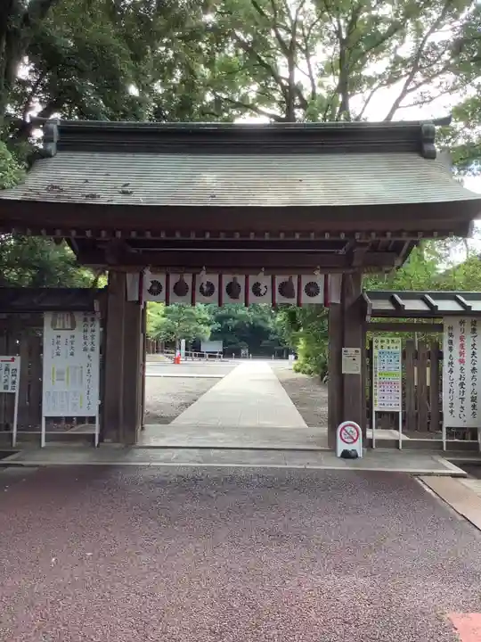 砥鹿神社(里宮)の山門・神門