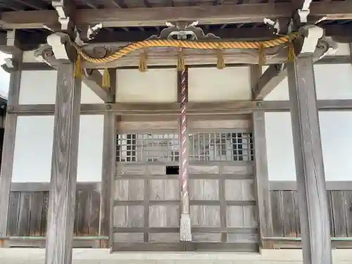 諏訪仮宮の{uncategorized: "未分類", other: "その他", undefined: "問題あり", building: "その他建物", grave: "お墓", sacred_gate: "鳥居", guardian: "狛犬", statue: "像", buddha: "仏像", history: "歴史", nature: "自然", garden: "庭園", animal: "動物", pagoda: "塔", temizu: "手水舎", mountain_gate: "山門・神門", sanctuary: "本殿・本堂", subordinate: "末社・摂社", art: "芸術", scenery: "景色", jizo: "地蔵", ema: "絵馬", goshuin: "御朱印", omikuji: "おみくじ", items: "授与品その他", amulet: "お守り", goshuincho: "御朱印帳", eats: "食事", festival: "お祭り", votive_dance: "神楽", shichigosan: "七五三参", wedding: "結婚式", experience: "体験その他", initially: "初詣", around: "周辺", anti_infection: "感染症対策"}