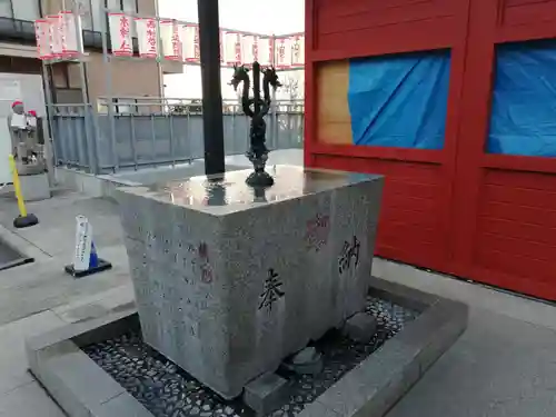 成田山横浜別院延命院の手水舎