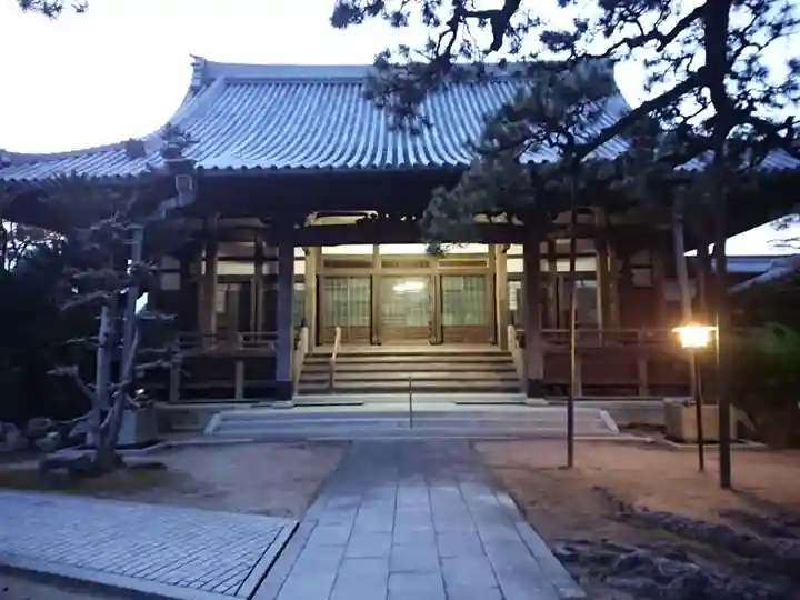 専覚寺の本殿・本堂