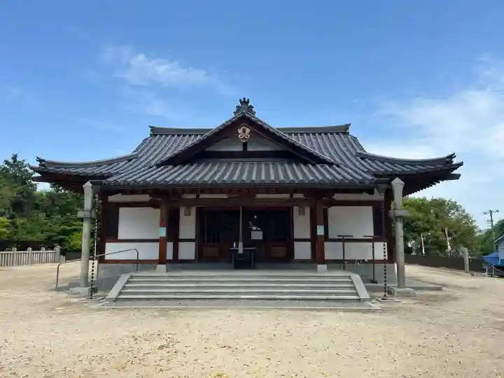 八幡神社の{uncategorized: "未分類", other: "その他", undefined: "問題あり", building: "その他建物", grave: "お墓", sacred_gate: "鳥居", guardian: "狛犬", statue: "像", buddha: "仏像", history: "歴史", nature: "自然", garden: "庭園", animal: "動物", pagoda: "塔", temizu: "手水舎", mountain_gate: "山門・神門", sanctuary: "本殿・本堂", subordinate: "末社・摂社", art: "芸術", scenery: "景色", jizo: "地蔵", ema: "絵馬", goshuin: "御朱印", omikuji: "おみくじ", items: "授与品その他", amulet: "お守り", goshuincho: "御朱印帳", eats: "食事", festival: "お祭り", votive_dance: "神楽", shichigosan: "七五三参", wedding: "結婚式", experience: "体験その他", initially: "初詣", around: "周辺", anti_infection: "感染症対策"}