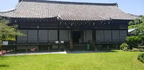 勧修寺の本殿・本堂