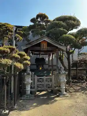 御釜神社の{uncategorized: "未分類", other: "その他", undefined: "問題あり", building: "その他建物", grave: "お墓", sacred_gate: "鳥居", guardian: "狛犬", statue: "像", buddha: "仏像", history: "歴史", nature: "自然", garden: "庭園", animal: "動物", pagoda: "塔", temizu: "手水舎", mountain_gate: "山門・神門", sanctuary: "本殿・本堂", subordinate: "末社・摂社", art: "芸術", scenery: "景色", jizo: "地蔵", ema: "絵馬", goshuin: "御朱印", omikuji: "おみくじ", items: "授与品その他", amulet: "お守り", goshuincho: "御朱印帳", eats: "食事", festival: "お祭り", votive_dance: "神楽", shichigosan: "七五三参", wedding: "結婚式", experience: "体験その他", initially: "初詣", around: "周辺", anti_infection: "感染症対策"}