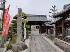 本覚寺の山門