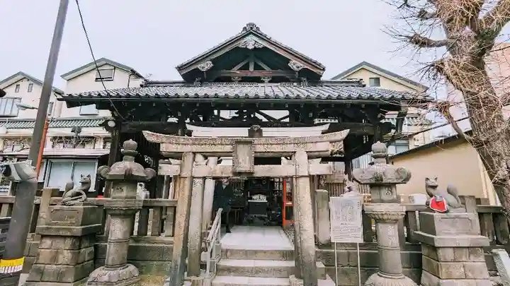 被官稲荷神社の鳥居