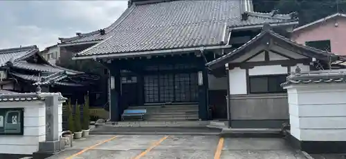 等正寺の本殿