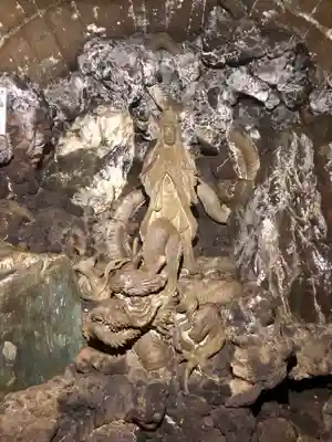 洞窟観音・徳明園・山徳記念館の仏像