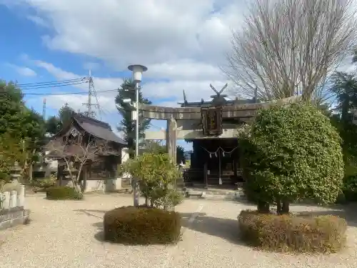 小田井縣神社の{uncategorized: "未分類", other: "その他", undefined: "問題あり", building: "その他建物", grave: "お墓", sacred_gate: "鳥居", guardian: "狛犬", statue: "像", buddha: "仏像", history: "歴史", nature: "自然", garden: "庭園", animal: "動物", pagoda: "塔", temizu: "手水舎", mountain_gate: "山門・神門", sanctuary: "本殿・本堂", subordinate: "末社・摂社", art: "芸術", scenery: "景色", jizo: "地蔵", ema: "絵馬", goshuin: "御朱印", omikuji: "おみくじ", items: "授与品その他", amulet: "お守り", goshuincho: "御朱印帳", eats: "食事", festival: "お祭り", votive_dance: "神楽", shichigosan: "七五三参", wedding: "結婚式", experience: "体験その他", initially: "初詣", around: "周辺", anti_infection: "感染症対策"}