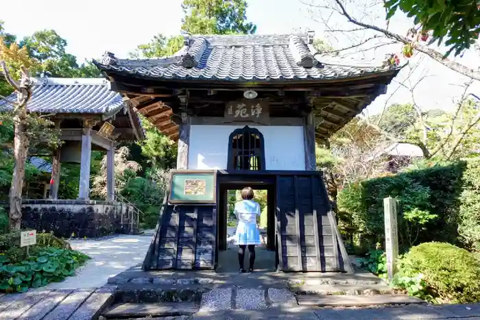 龍潭寺の山門