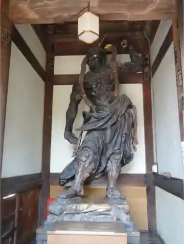 萬満寺の像