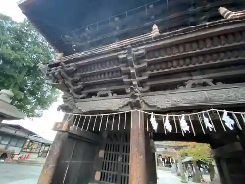 鳥海月山両所宮の山門