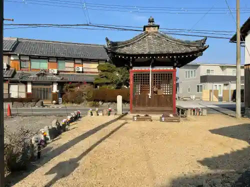 地蔵堂(子安地蔵)の{uncategorized: "未分類", other: "その他", undefined: "問題あり", building: "その他建物", grave: "お墓", sacred_gate: "鳥居", guardian: "狛犬", statue: "像", buddha: "仏像", history: "歴史", nature: "自然", garden: "庭園", animal: "動物", pagoda: "塔", temizu: "手水舎", mountain_gate: "山門・神門", sanctuary: "本殿・本堂", subordinate: "末社・摂社", art: "芸術", scenery: "景色", jizo: "地蔵", ema: "絵馬", goshuin: "御朱印", omikuji: "おみくじ", items: "授与品その他", amulet: "お守り", goshuincho: "御朱印帳", eats: "食事", festival: "お祭り", votive_dance: "神楽", shichigosan: "七五三参", wedding: "結婚式", experience: "体験その他", initially: "初詣", around: "周辺", anti_infection: "感染症対策"}