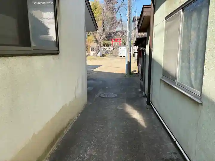 三社神社の{uncategorized: "未分類", other: "その他", undefined: "問題あり", building: "その他建物", grave: "お墓", sacred_gate: "鳥居", guardian: "狛犬", statue: "像", buddha: "仏像", history: "歴史", nature: "自然", garden: "庭園", animal: "動物", pagoda: "塔", temizu: "手水舎", mountain_gate: "山門・神門", sanctuary: "本殿・本堂", subordinate: "末社・摂社", art: "芸術", scenery: "景色", jizo: "地蔵", ema: "絵馬", goshuin: "御朱印", omikuji: "おみくじ", items: "授与品その他", amulet: "お守り", goshuincho: "御朱印帳", eats: "食事", festival: "お祭り", votive_dance: "神楽", shichigosan: "七五三参", wedding: "結婚式", experience: "体験その他", initially: "初詣", around: "周辺", anti_infection: "感染症対策"}