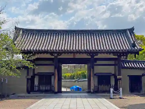 法隆寺の山門・神門
