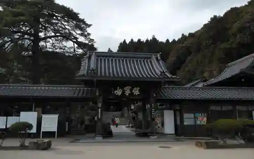 瑠璃光寺の山門