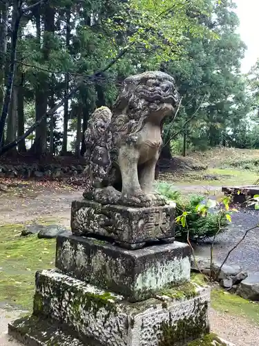 鳥海山大物忌神社蕨岡口ノ宮の狛犬