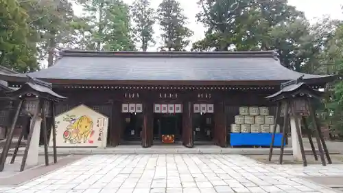 雄山神社前立社壇の本殿