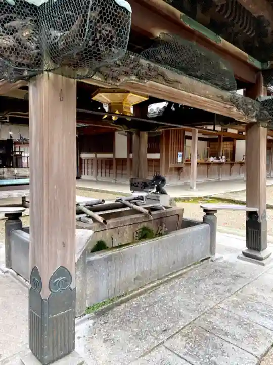 宝山寺の手水舎