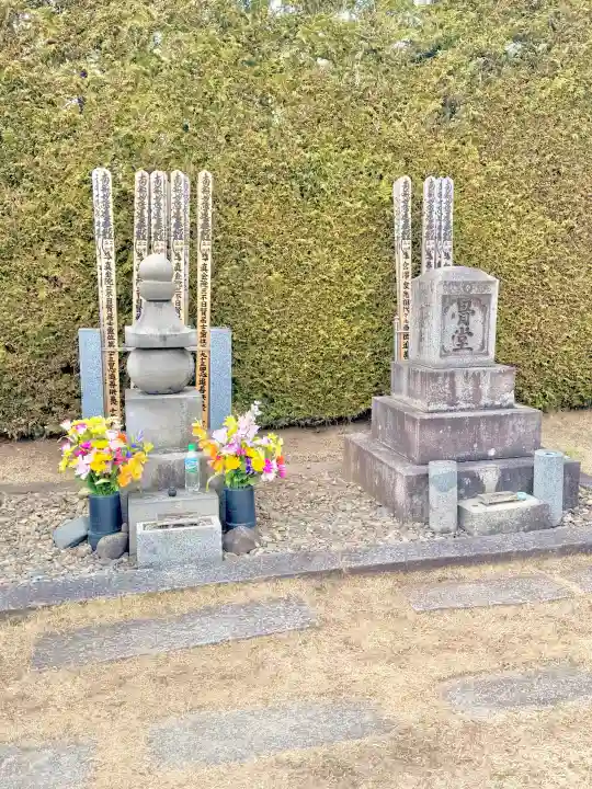 身照寺の{uncategorized: "未分類", other: "その他", undefined: "問題あり", building: "その他建物", grave: "お墓", sacred_gate: "鳥居", guardian: "狛犬", statue: "像", buddha: "仏像", history: "歴史", nature: "自然", garden: "庭園", animal: "動物", pagoda: "塔", temizu: "手水舎", mountain_gate: "山門・神門", sanctuary: "本殿・本堂", subordinate: "末社・摂社", art: "芸術", scenery: "景色", jizo: "地蔵", ema: "絵馬", goshuin: "御朱印", omikuji: "おみくじ", items: "授与品その他", amulet: "お守り", goshuincho: "御朱印帳", eats: "食事", festival: "お祭り", votive_dance: "神楽", shichigosan: "七五三参", wedding: "結婚式", experience: "体験その他", initially: "初詣", around: "周辺", anti_infection: "感染症対策"}